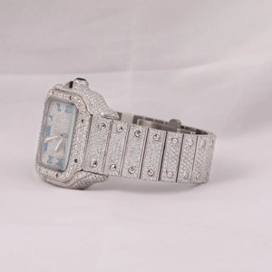 Montre en or blanc avec diamants ronds, moissanite, cadran blanc avec chiffres romains bleus personnalisés, montre haut de gamme entièrement pavée de diamants pour unisexe - Product Image 3