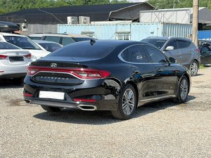 รถยนต์เก๋งหรู Hyundai Grandeur ปี 2018 สีดำ สภาพดี เกียร์ออโต้ เครื่องยนต์เบนซิน 4 ประตู เหมาะสำหรับการเดินทาง - Product Image 2