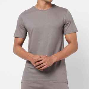 เสื้อยืดคอกลมแขนสั้นผู้ชาย ทรงปกติ สีพื้น ผ้าเจอร์ซีย์คอตตอน ระบายอากาศได้ดี เนื้อผ้าถัก สวมใส่สบาย - Product Image 4