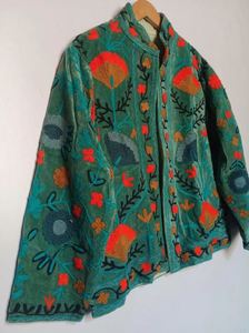 Chaqueta de Terciopelo Verde con Bordado a Mano, Manga Larga, Estampado Floral, Cuello Mandarín, Corte Holgado, Estilo Boho, Prenda Otoñal, Hermosa - Product Image 2