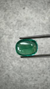 Émeraude naturelle certifiée GIA de 2,11 carats, provenant de la mine de Zambie, de forme coussin, vert vif, pierre précieuse en vrac pour bijoux de luxe sur mesure - Product Image 2