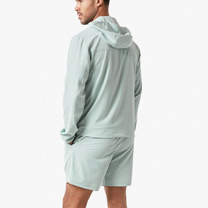 Ensemble short coupe-vent léger avec construction respirante et confort décontracté pour les activités de plein air - Product Image 4