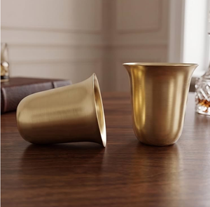 Organisateur de Pooja en verre décoratif en laiton écologique pour la maison, avec verre à eau, à prix abordable - Product Image 1