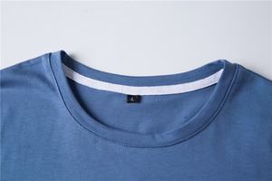 T-shirt décontracté pour homme, bleu, coupe ajustée, manches courtes, col rond, jersey tricoté, couleur unie, design simple - Product Image 2