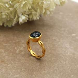 Vintage Oval Black Onyx Brass 14K Gold Plated Scalloped Infinity Band Boho Gothic Unisex <b>Ring</b> - Product Image 4