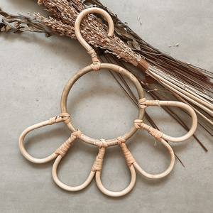 Cintre pour enfants en bois de rotin massif longue durée cintres personnalisés de haute qualité pour vêtements - Product Image 2