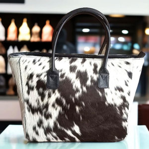Fabrication de sacs en cuir de vachette sur mesure pour femmes, approvisionnement en gros, sacs à main en cuir de vachette PU durables et tendance - Product Image 1