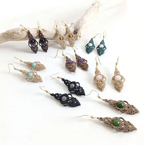 ต่างหูห้อยหยกเขียวทำมือสไตล์วินเทจ ประดับด้วยอัญมณีและทองคำ งานฝีมือสำหรับผู้หญิง เหมาะสำหรับงานแต่งงานและงานปาร์ตี้ - Product Image 3