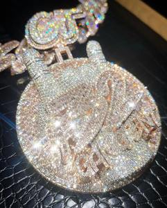 Colgante Medallón Iced Out Circular Hip Hop de Plata de Ley 925 Bañado en Oro con Moissanita VVS1, Personalizable con Nombre/Número/Logotipo y Anilla Personalizada - Product Image 5