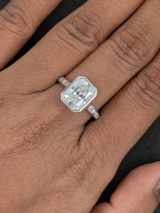 Bague de fiançailles et de mariage en or blanc 14 carats avec diamant de laboratoire taille radiant de 2,50 carats, sertie clos, certifiée IGI, luxe, pour anniversaire - Product Image 4