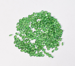 Pierre précieuse naturelle Tsavorite taille poire 4x3 mm, qualité Eye Clean, pierre brute pour bijoux - Product Image 5