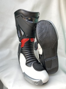 Botas de Carreras Personalizadas en Blanco y Negro, Personalizables en Cualquier Color y Diseño, Talla Perfecta - Product Image 2