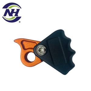 อุปกรณ์จับยึดเชือกนิรภัยคุณภาพสูง อลูมิเนียมอัลลอยด์ 90 มม. ชุบอโนไดซ์ ป้องกันการตก พร้อมเชือกขนาด 16 มม. ผลิตภัณฑ์พรีเมียม NAL HON น้ำหนัก 218 กรัม - Product Image 6