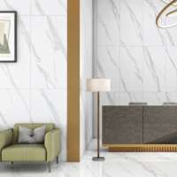 Carreaux de porcelaine effet marbre blanc contemporains 600x1200mm brillants antidérapants pour murs et sols intérieurs de salle de bain et salle à manger
