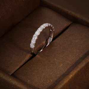 Bague de fiançailles en diamant de laboratoire certifié IGI 0,70 carat VS1, très demandée, en or 14 carats plaqué rhodium, coupe brillante vintage - Product Image 4