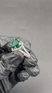 Anillo de Compromiso de Plata con Halo de Esmeralda Verde y Moissanita en Forma de Corazón, Diseño Especial para el Día de la Madre, Chapado en Oro de 14K con Diamantes - Product Image 4