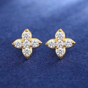 Boucles d'oreilles clous de luxe pour femme, plaquées or, avec diamants de laboratoire, motif trèfle, pour mariage, fiançailles, soirée, cadeau de joaillerie fine - Product Image 3