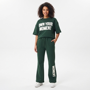 Ensemble de survêtement polaire pour femme avec t-shirt imprimé en relief personnalisé et pantalon évasé, 100 % coton - Product Image 1