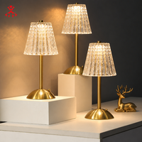 Lampe de table moderne sans fil en cristal, rechargeable, LED, base en fer doré, USB-C, 3000K 4500K 6000K, pour restaurant, hôtel, chambre à coucher