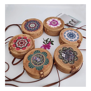 กระเป๋าหวายประดับมุก งานแฮนด์เมด กระเป๋าสะพายไหล่สไตล์พรีเมียมสำหรับฤดูร้อน ผลิตในเวียดนาม - Product Image 6