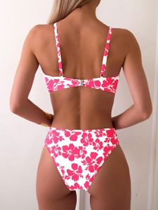 Conjuntos de bikini florales de hibisco rosa OEM personalizados. Producción B2B a granel a nivel mundial, MOQ bajo y etiquetado privado para minoristas de ropa. - Product Image 3