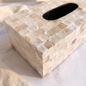 Boîte à mouchoirs rectangulaire artisanale ILAHI en nacre moderne avec incrustation de coquillage, écologique et polyvalente - Product Image 2