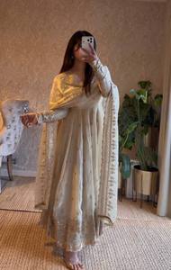 Robe Anarkali de créateur pour mariage indien, avec dupatta, longue, en faux georgette, imprimé numérique, broderie, élégante, pour soirée, pour femmes - Product Image 2