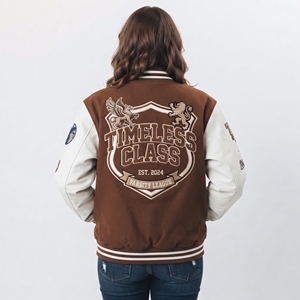 Veste universitaire personnalisée pour femme, col rond, 100% laine, manches en cuir avec patchs, veste universitaire tendance pour femme, style streetwear - Product Image 2