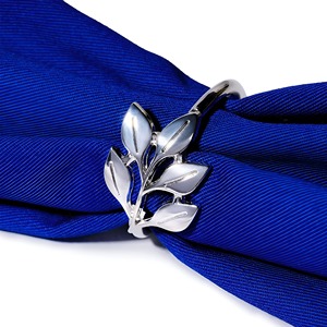 Porta Servilletas Decorativo Plateado Inspirado en la Naturaleza para Decoración de Mesa Festiva, Anillos para Servilletas con Acabado Plateado Premium en Forma de Hoja - Product Image 1