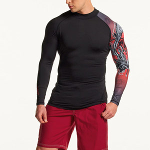 Rashguard à manches longues pour homme, noir avec impression par sublimation rouge et gris sur la manche droite, séchage rapide, Spandex Polyester - Product Image 6