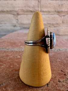Bague artisanale ronde en turquoise Golden Hills, argent sterling, style bohème, bijou statement du sud-ouest, cadeau artisanal pour elle - Product Image 2