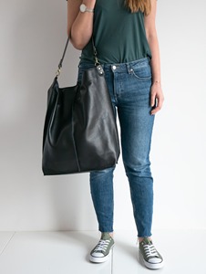 Premium Quality New Style Handbags Fashion Waterproof Leather <b>Bag</b> Hobo Lightweight And Zipper Closure Design Leather Hobo <b>Bag</b> - Product Image 5