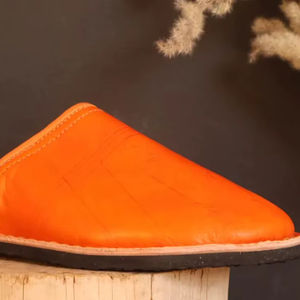 Babouches marocaines orange, pantoufles en cuir faites à la main, chaussures orange vif, chaussures traditionnelles marocaines - Product Image 1