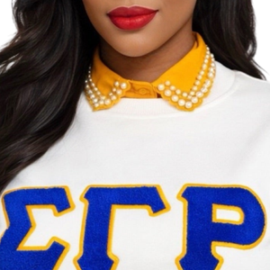 Sweat-shirt rayé blanc et or Sigma Gamma Rho pour femme, style décontracté streetwear, col rond, sororité grecque - Product Image 4