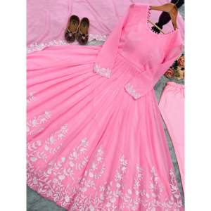 Robe XL de soirée de créateur avec pendentif et look élégant Dupatta - Product Image 1