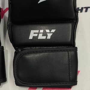 Nouveaux gants de boxe MMA demi-doigts pour l'entraînement, noirs, avec logo personnalisé, paume ouverte, pour arts martiaux. - Product Image 4