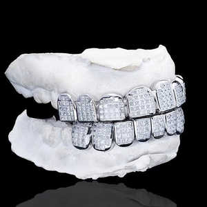 Joyería de Lujo: Set Completo de Grillz Hip Hop con Incrustaciones de Perlas de Agua Dulce de Corte Princesa, Chapado en Rodio, Personalizado, con Acabado Plateado y Diseño Invisible - Product Image 4