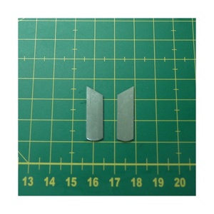 93-414127-49/000 PIÈCES DE MACHINE DOMESTIQUE DE SURVERROUILLAGE DE COUTEAU INFÉRIEUR - Product Image 1
