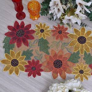 Nappe et chemin de table brodés à la main avec perles, idéaux pour mariage, décoration de bar et maison - Grande Vente - Product Image 6