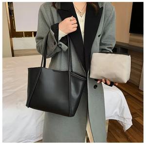 Bolsos Tote Casuales Unisex de Cuero PU de Diseño Personalizado con Cierre de Cremallera, Correa Extraíble Impermeable - Product Image 4