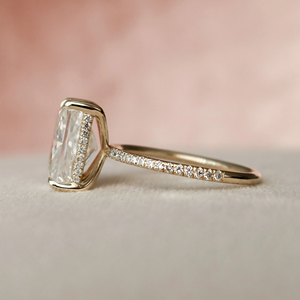 Anillo de Compromiso con Diamante Corte Radiante, Oro Sólido de 18K, Baño de Rodio, Engaste de Garras, Joyería Fina Clásica para Mujer - Product Image 4
