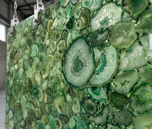 Dalle de pierre d'agate verte semi-précieuse Vardhmaan de haute qualité, moderne, rétroéclairée et durable pour la décoration de sols de chambre, villa et salon - Product Image 2