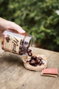 Almendras secas cubiertas de canela con alto contenido de chocolate DRAGEES Dulzor de leche de chocolate Exportación Baja MOQ Muestras gratis - Product Image 2