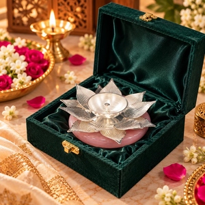 Eleganter Messing-Lotus-Teelichthalter & Tischdekoration für Pooja Diwali Hochzeit Einweihungsfeier & Festliche Geschenke - Product Image 5