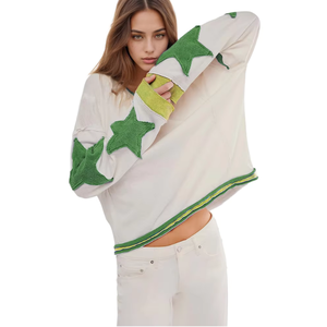 Sudadera de punto extragrande para mujer, blanca con apliques de estrellas verdes, hombros caídos, cuello redondo, manga larga, estilo casual de otoño - Product Image 1