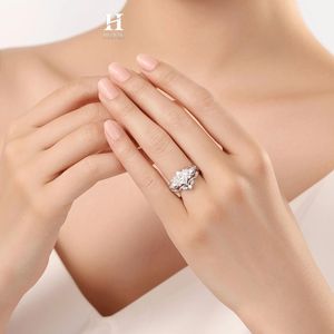 Anillo de compromiso de lujo con diamante de laboratorio talla princesa, conjunto de anillos de boda de oro blanco de 14K, estilo vintage gótico con tiara. - Product Image 5