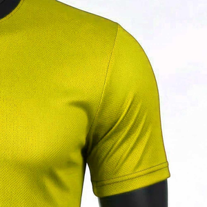 Camiseta de Manga Corta con Cuello Redondo y Estampado Geométrico Amarillo para Hombre, de Secado Rápido, Tejida, Deportiva y Ajustada - Product Image 4