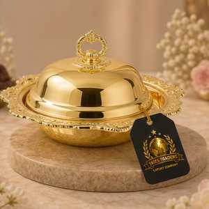 Bol à dattes doré à bord festonné avec couvercle en dôme, plat de service de luxe pour fruits secs, vaisselle gaufrée, boîte à bonbons, organisateur de table - Product Image 1