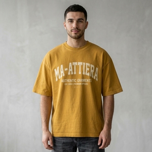 T-shirt pour homme, jaune moutarde, imprimé graphique, col rond, manches courtes, coupe décontractée, streetwear décontracté, vêtements - Product Image 1