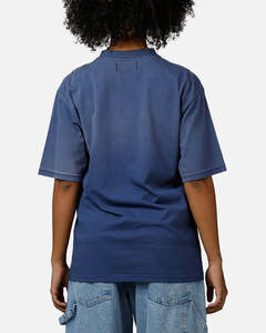 เสื้อยืดโอเวอร์ไซส์สีน้ำเงินไล่เฉดคุณภาพพรีเมียมสำหรับผู้หญิง และเสื้อยืดผ้าฝ้ายสไตล์เรียบง่ายไม่ซ้ำใครสำหรับผู้หญิง ผลิตในปากีสถาน มีจำหน่ายแล้ว - Product Image 2